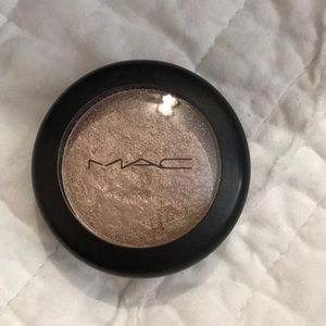 MAC pressed pigment
